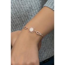 Nereze 925 Ayar Gümüş Kelepçe Model Zirkon Taşlı Güneş Model Bileklik