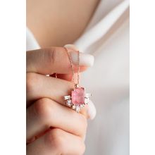 Nereze NRZ999353 925 Ayar Gümüş Yanları Baget Taşlı Pembe Tektaş Kadın Kolye