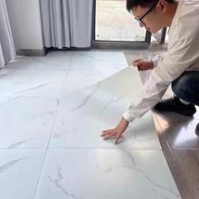 RENKLİ DUVARLAR Yapışkanlı Yer Zemin ve Duvar Kaplama Paneli Arkası Kauçuklu 60X60cm Floor Pvc Banto WC Paneli 605