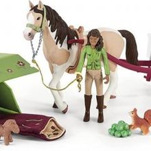 Schleich 42533 At Kulübü Sarah'ın Kamp Macerası Figür