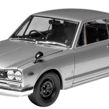 Tamiya 1/24 Nissan Skyline 2000 GT-R H.T. Plastik Araba Maket Kiti