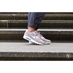 nike 90 essential