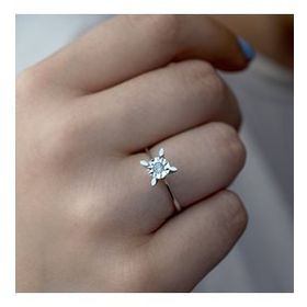 0.06 ct Lazerli Pırlanta Badem Tırnak Tektaş Yüzük