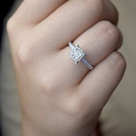 0.15 ct Çok Taşlı Lazerli Tektaş Yüzük