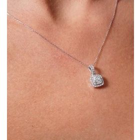 0.30 Karat Pırlanta Baget Kolye