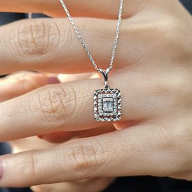 0,12 Karat Baget Pırlanta Kolye