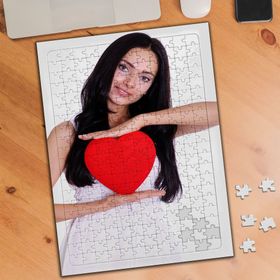 02055 Sevgililer Günü Kalp Tutan Kız 240 Parça Puzzle Yapboz