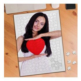 02055 Sevgililer Günü Kalp Tutan Kız 240 Parça Puzzle Yapboz