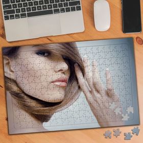02061 Bakımlı Manken 240 Parça Puzzle Yapboz