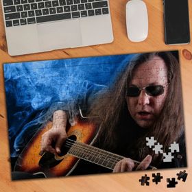 02064 Gitar Çalan Uzun Saçlı Adam 240 Parça Puzzle Yapboz