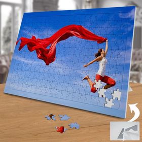 02108 Kırmızı Tüllü Neşeli Kadın 240 Parça Puzzle Yapboz