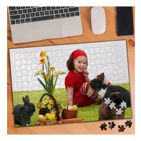024566 Bahçede Tavşanlarla Sevimli Kız 240 Parça Puzzle Yapboz