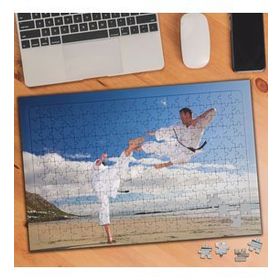 024726 Sahilde Tekvando Yapan Çift 240 Parça Puzzle Yapboz
