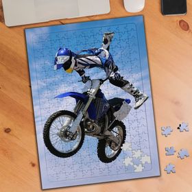 024790 Motosikletle Uçan Adam 240 Parça Puzzle Yapboz