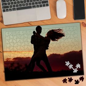 024937 Çimenlerde Dans Eden Çift 240 Parça Puzzle Yapboz