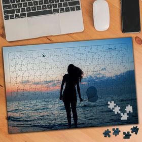 024954 Balon Tutan Kız Deniz 240 Parça Puzzle Yapboz