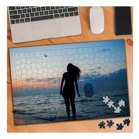 024954 Balon Tutan Kız Deniz 240 Parça Puzzle Yapboz