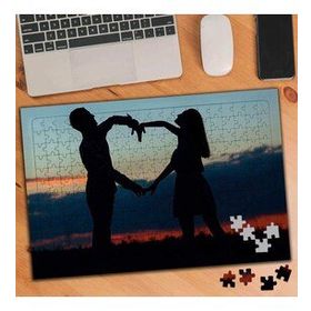024962 Kollarıyla Kalp Yapan Çift 240 Parça Puzzle Yapboz
