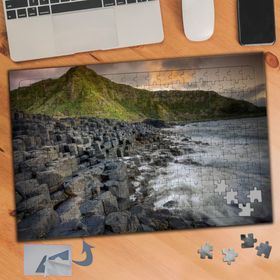 072 Taşlıklar ve Deniz Manzarası 240 Parça Puzzle Yapboz Tablo