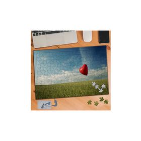 085 Yeşil Kırlarda Kalpli Balon 240 Parça Puzzle Yapboz Tablo