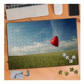 085 Yeşil Kırlarda Kalpli Balon 240 Parça Puzzle Yapboz Tablo