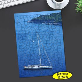 100062184 Deniz Ortasında Yelkenli Tekne 240 Parça Puzzle Yapboz