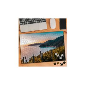 100370 Çayırlar Arasından Deniz Manzarası 240 Parça Puzzle Yapboz