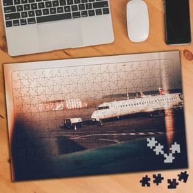 1031761 Havaalanı Uçak 240 Parça Puzzle Yapboz
