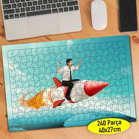 103230358 Hedefine Uçan Mutlu Adam 240 Parça Puzzle Yapboz