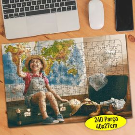 106815716 Tatil Yapan Neşeli Minik Kız 240 Parça Puzzle Yapboz