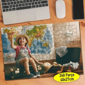 106815716 Tatil Yapan Neşeli Minik Kız 240 Parça Puzzle Yapboz