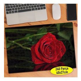 107346866 Siyah Zeminde Kırmızı Gül 240 Parça Puzzle Yapboz