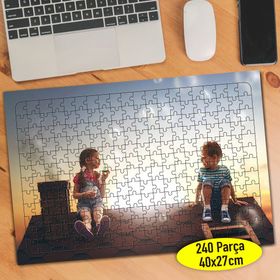 107537814 Evin Çatısında Oturan Çocuklar 240 Parça Puzzle Yapboz