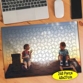 107537814 Evin Çatısında Oturan Çocuklar 240 Parça Puzzle Yapboz