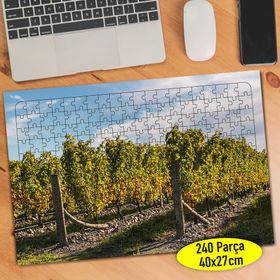 108419968 Ağaçlı Tarla Bağı Çiftçi 240 Parça Puzzle Yapboz