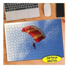 11174 Bulutlu Gökyüzünde Süzülen Paraşüt 240 Parça Puzzle Yapboz