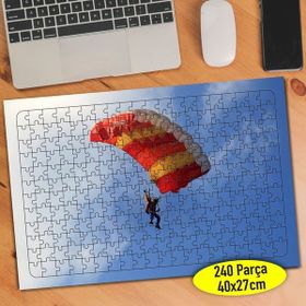 11174 Bulutlu Gökyüzünde Süzülen Paraşüt 240 Parça Puzzle Yapboz
