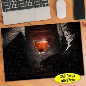 112759073 Kokteyl Hazırlayan Barmen 240 Parça Puzzle Yapboz