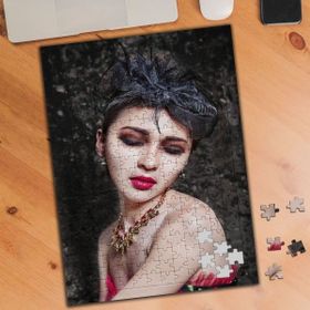 12653 Yorgun Güzel Kız 240 Parça Puzzle Yapboz
