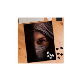 1335487 Tek Gözü Görünen Peçeli Kız 240 Parça Puzzle Yapboz