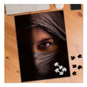 1335487 Tek Gözü Görünen Peçeli Kız 240 Parça Puzzle Yapboz