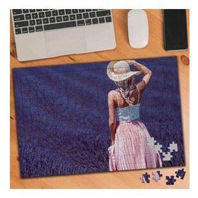 1335488 Lavanta Tarlasında Kız 240 Parça Puzzle Yapboz