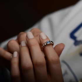 14k Altın Renkli Baget Taşlı Yüzük