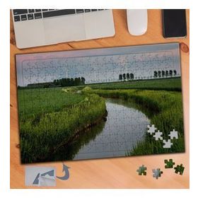 151 Yeşil Çimlerin Arasında Akar Su 240 Parça Puzzle Yapboz Tablo
