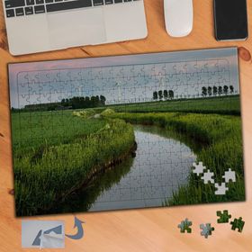 151 Yeşil Çimlerin Arasında Akar Su 240 Parça Puzzle Yapboz Tablo