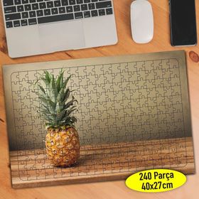 1583 Ahşap Masa Üstünde Ananas Meyve 240 Parça Puzzle Yapboz