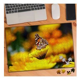 169924 Güzel Desenli Kelebek Sarı Çiçekler 240 Parça Puzzle Yapboz
