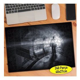181577171 Karanlıkta Işığa Yürüyen Adam 240 Parça Puzzle Yapboz