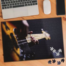 1841186 Gitar Çalan Adam Müzik 240 Parça Puzzle Yapboz