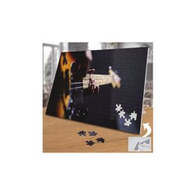 1841186 Gitar Çalan Adam Müzik 240 Parça Puzzle Yapboz